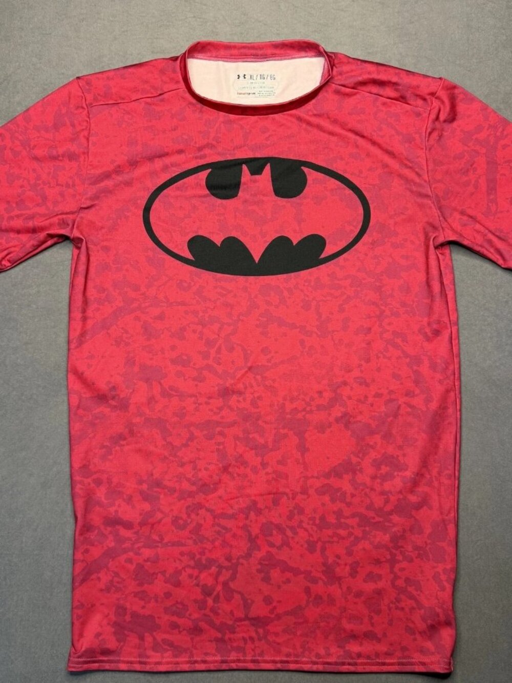 Batman Under Armour HeatGear Shirt Mens XL Large Pink Compression Camo Tee